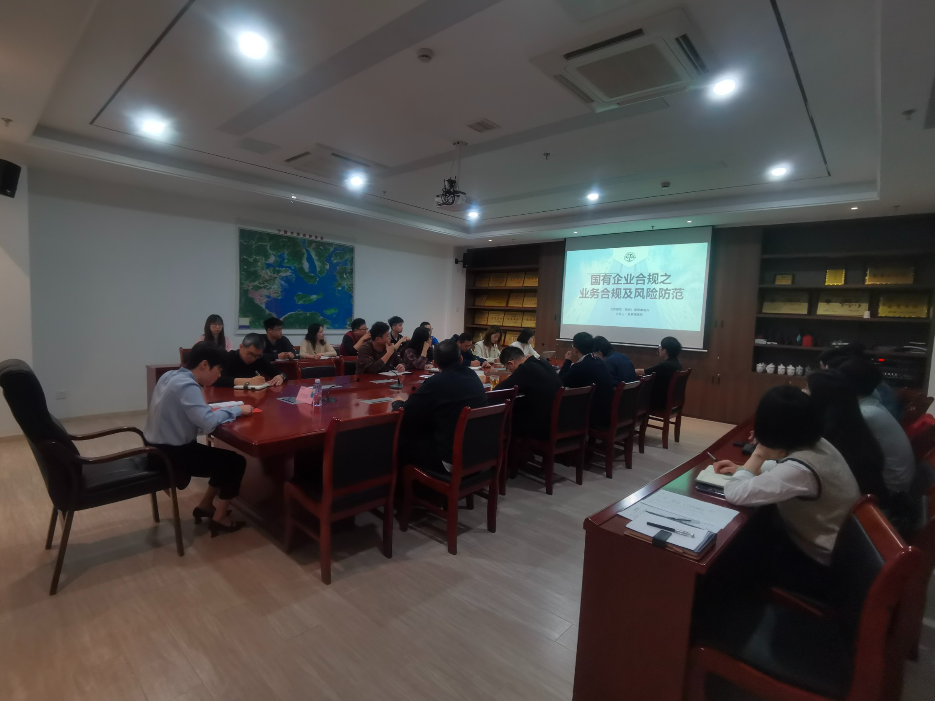 合規(guī)講堂第一課——市交投物流集團開展國企業(yè)務(wù)合規(guī)及風(fēng)險防范培訓(xùn)，劉招蕊拍攝.jpg